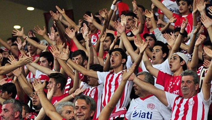 Футбольные болельщики намерены бойкотировать матч в Анталии