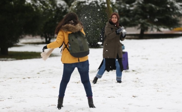 В 26 провинциях Турции в школах отменили уроки из-за снегопада