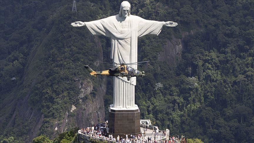 Турецкий ударный вертолет облетел статую Христа Искупителя