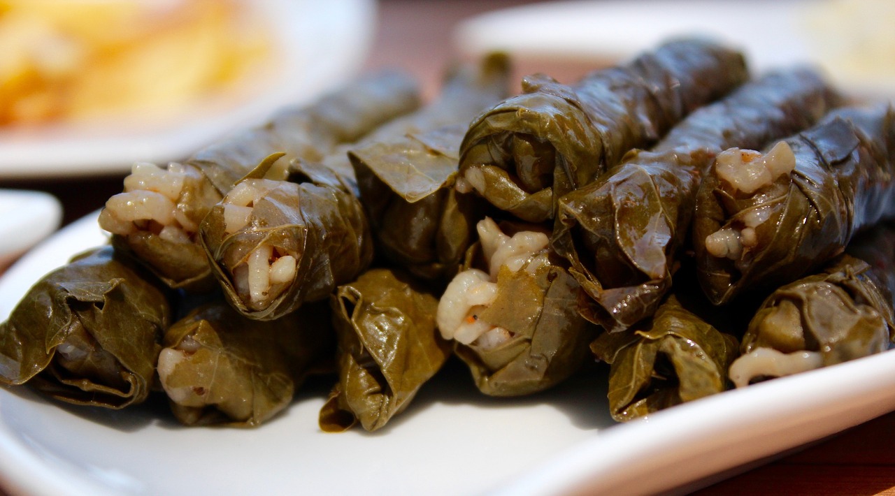 Традиционная турецкая сарма в виноградных листьях: кулинарные секреты