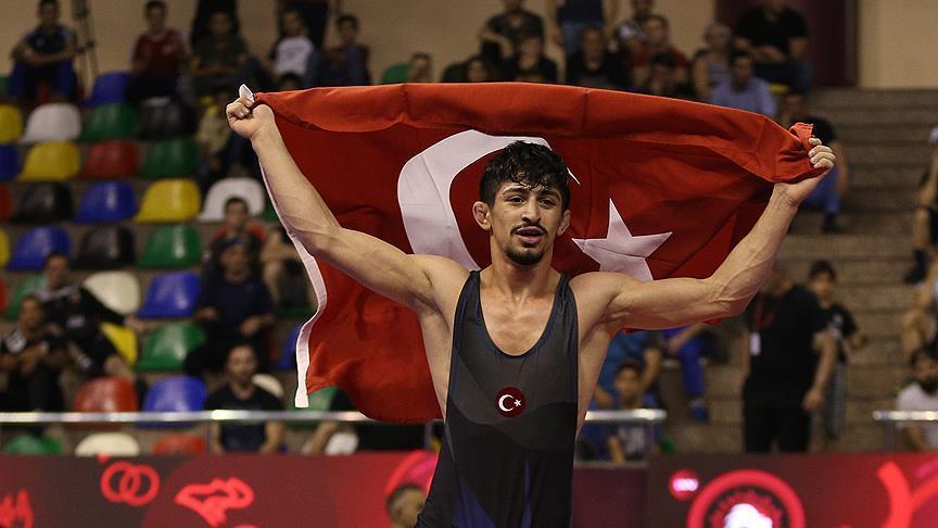 Турецкий борец завоевал золото на Чемпионате мира
