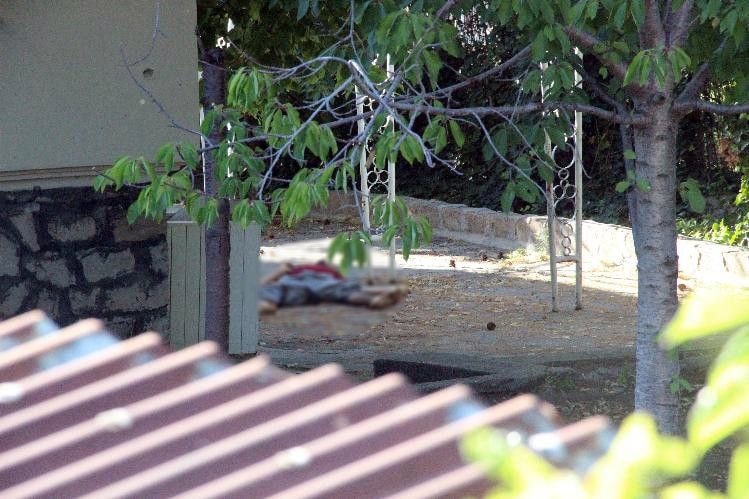 В доме убитых террористов в Конье были обнаружены 3 кг тротила и самодельные жилеты смертников