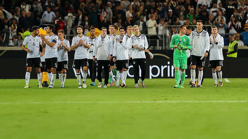 Комитет ФИФА начал расследование вопиющего поведения болельщиков Германии 