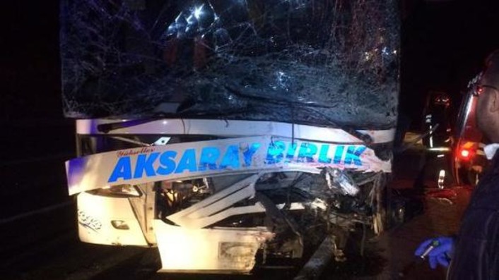 Пассажирский автобус столкнулся с автомобилем в Анталье