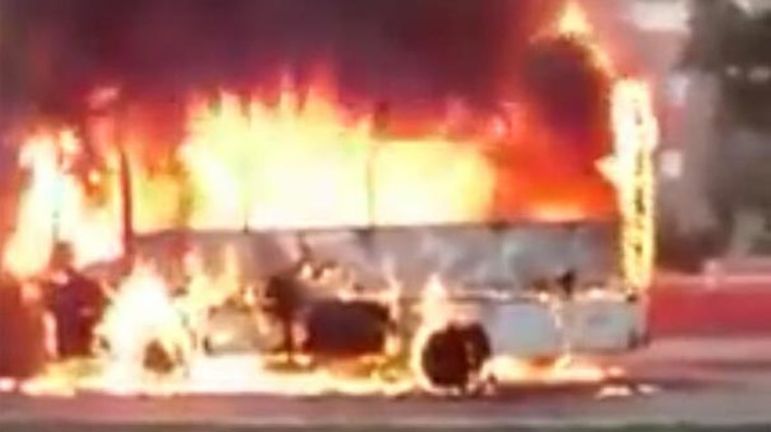 В Айдыне сгорел маршрутный автобус