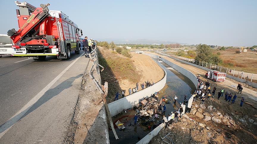 В Измире перевернулся грузовик с мигрантами, 19 погибших