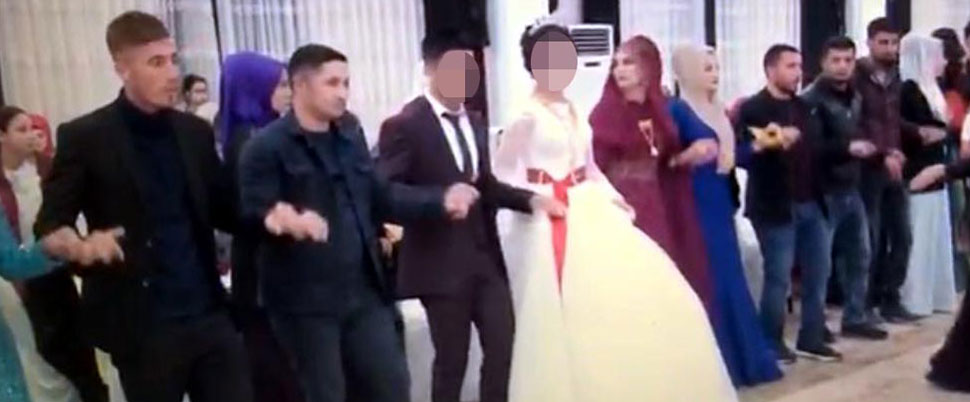 Сотрудники полиции увезли 14-летнюю невесту прямо со свадьбы