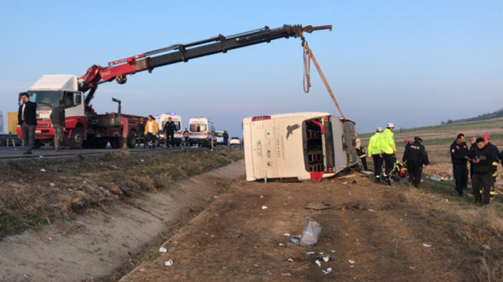 В Денизли перевернулся пассажирский автобус: 2 человека погибли