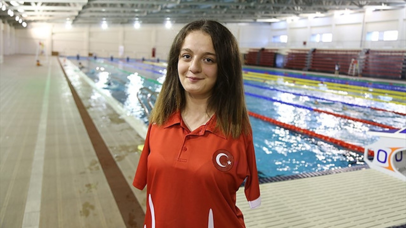 Пловчиха без рук из Турции победила на Чемпионате в США