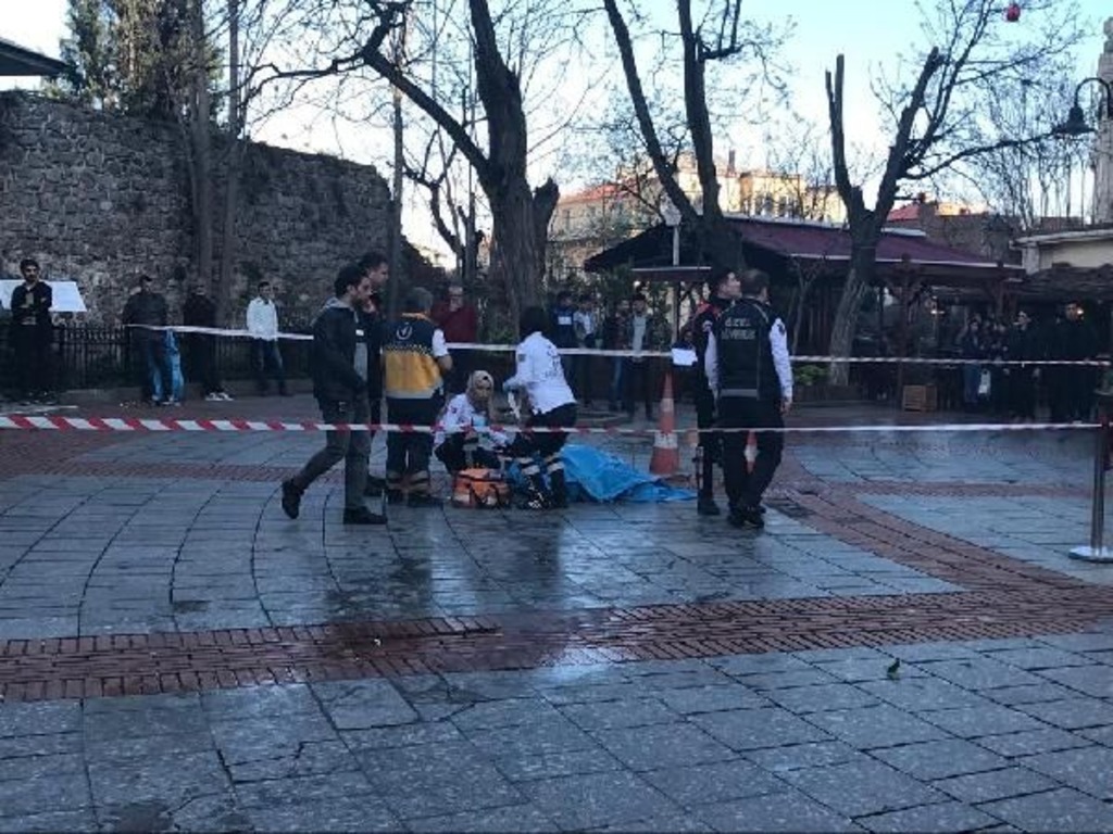 С Галатской башни в Стамбуле упала туристка