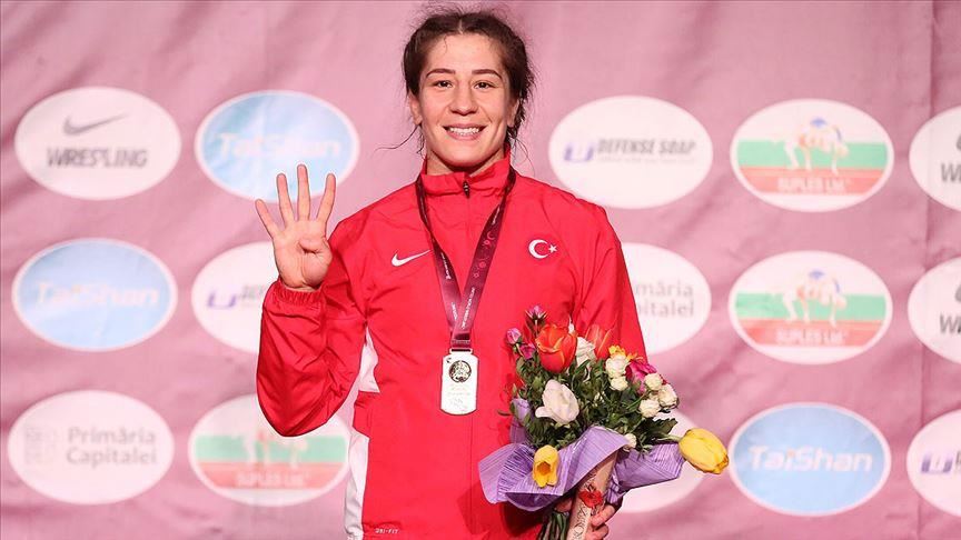 Турецкая спортсменка завоевала золото в вольной борьбе