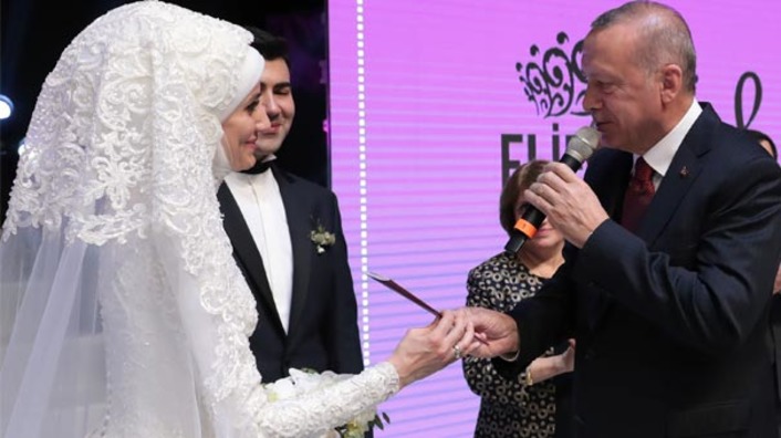 Президент Эрдоган стал свидетелем на свадьбе
