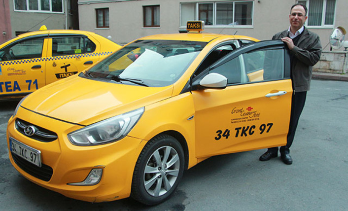 Стамбульский таксист вернул туристам 30 тыс. евро