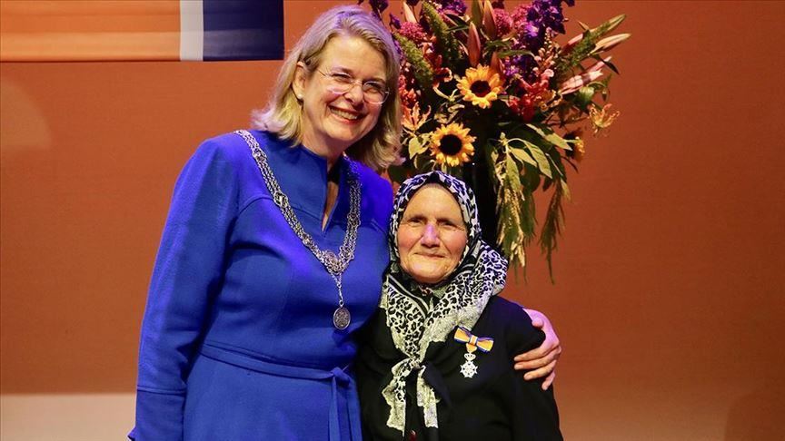 В Голландии 82-летнюю турчанку наградили королевским орденом