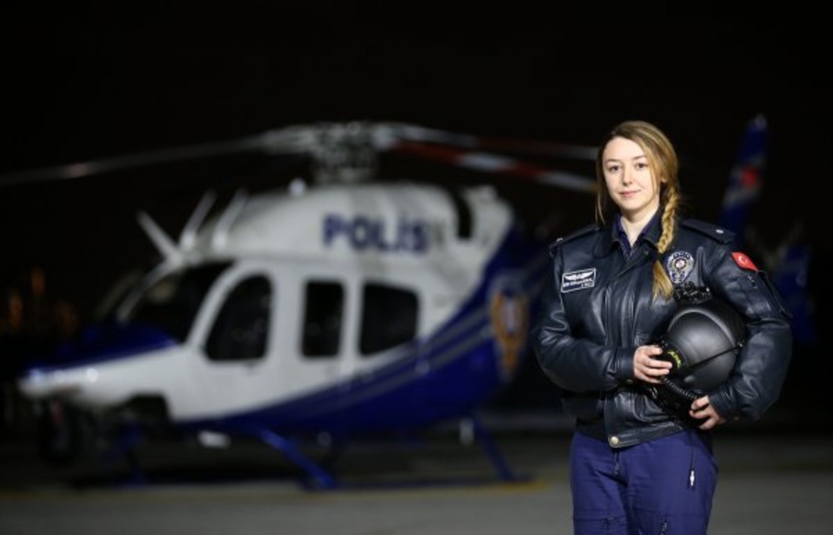 Впервые в Турции женщина стала пилотом полицейского вертолета