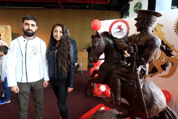 В Самсуне представили 500-килограммовую шоколадную скульптуру Ататюрка 