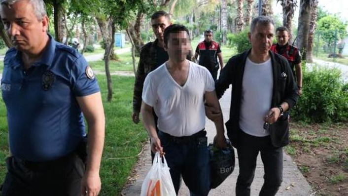 Полиция Антальи задержала мужчину в женской одежде