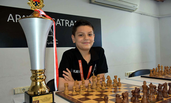 10-летний школьник стал чемпионом мира по шахматам в Анталье
