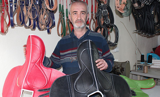 Турецкий умелец экспортирует седла в Дубай