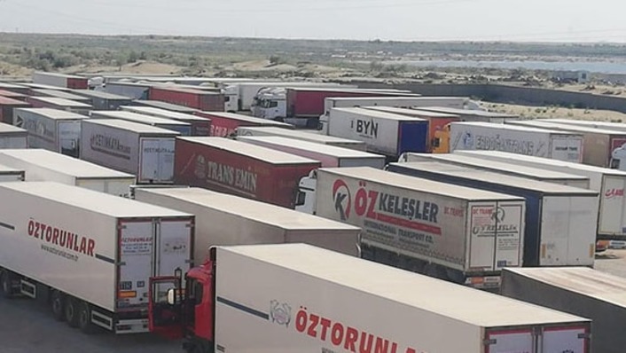 Турецкие фуры «застряли» на узбекско-туркменской границе