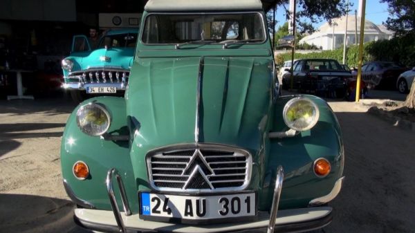 Турецкий механик собирает раритетные автомобили (видео)