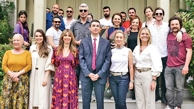 Актеры сериала «Стамбульская невеста» занялись благотворительностью