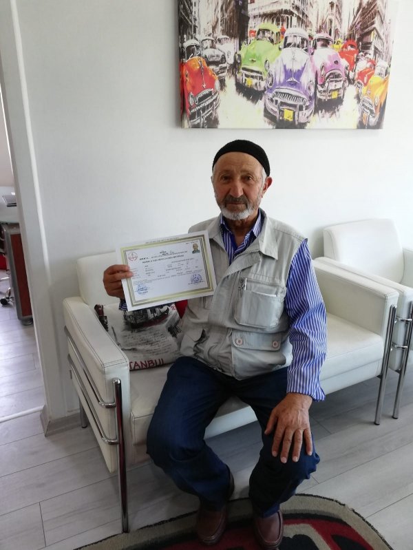 Житель Анкары получили водительские права в 76 лет
