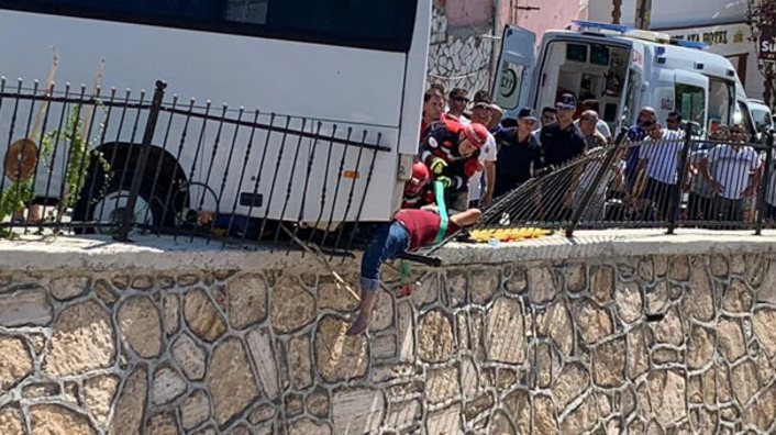 В Памуккале автобус с туристами сбил местного жителя