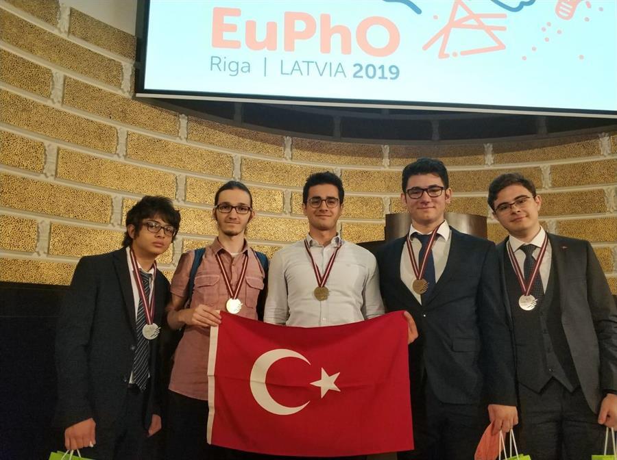 Турция завоевала три "золота" на Европейской олимпиаде по физике