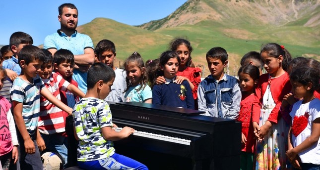 Слепой второклассник дал концерт на фортепиано в Муше