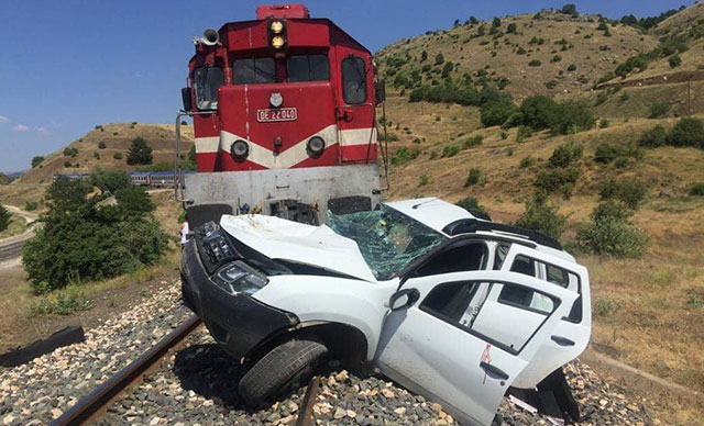 Турецкий поезд «Южный экспресс» столкнулся с автомобилем