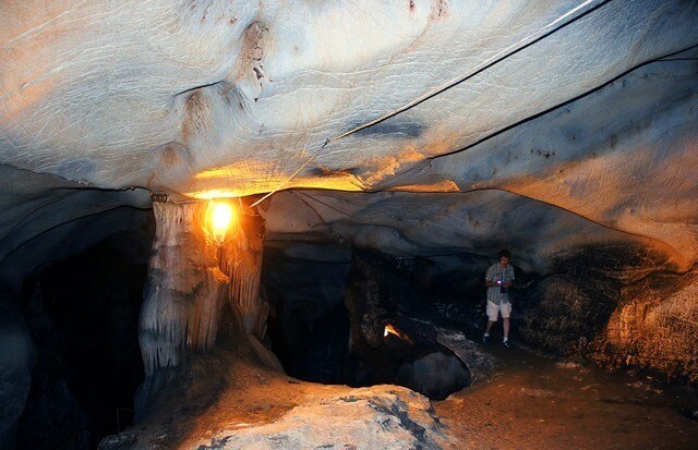 Туристов в Анталье привлекает пещера возрастом 5 млн лет
