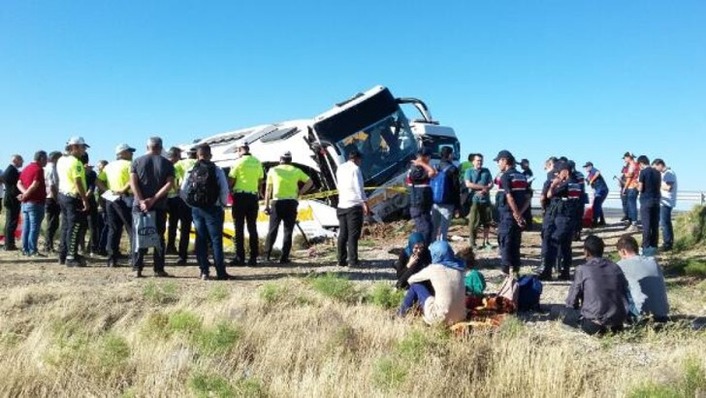 В дорожной аварии на шоссе Анкара-Аксарай пострадали 44 человека