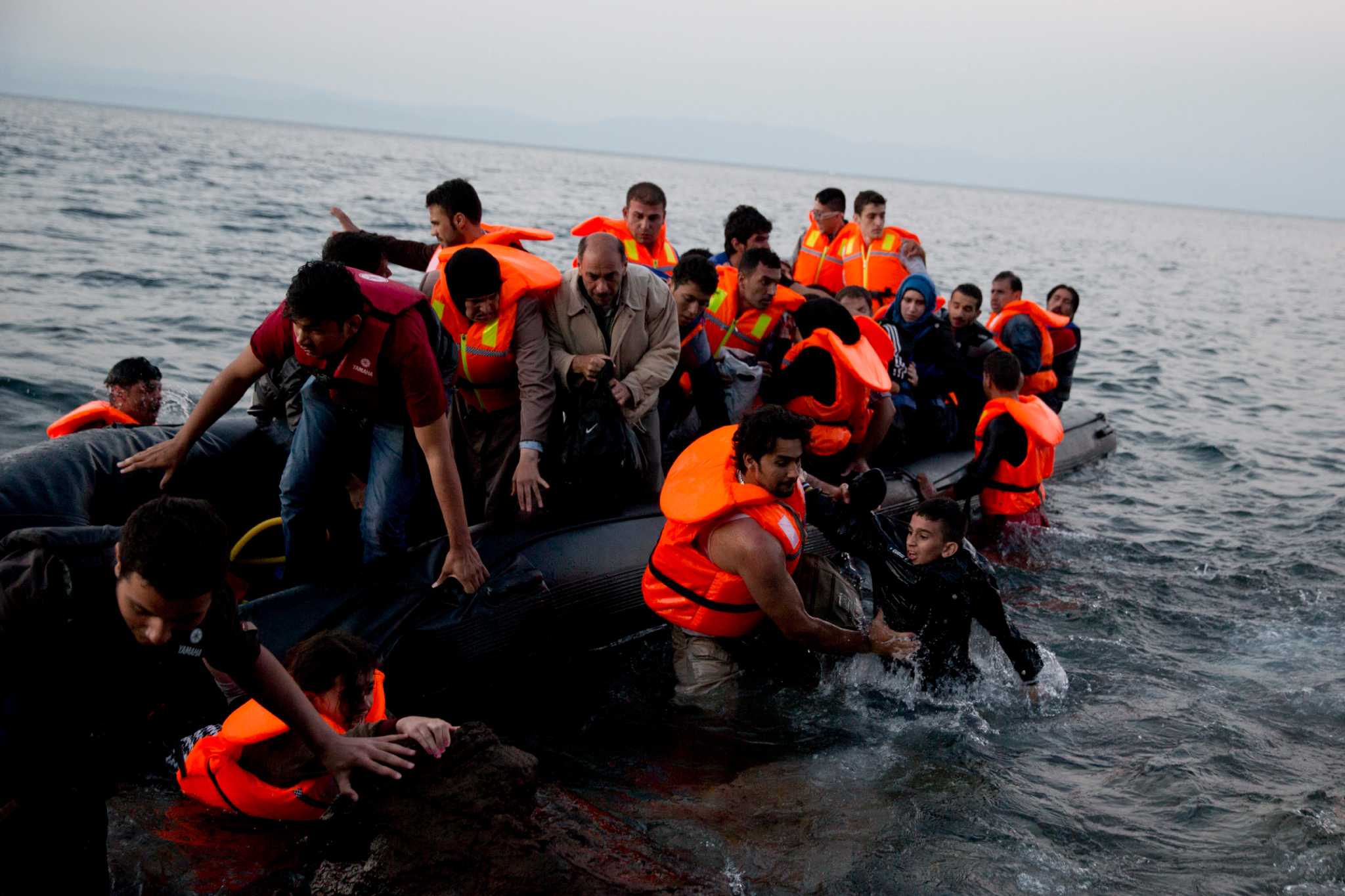 В Измире задержаны мигранты, 20 из них дети