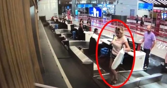 Пассажирка в Стамбуле пыталась попасть в самолет по багажной ленте (видео)