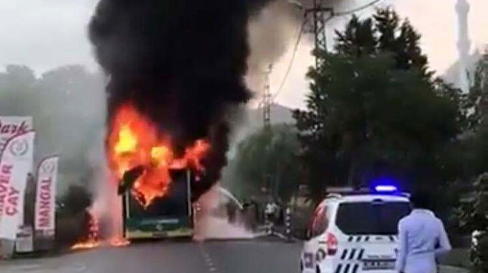 В Стамбуле сгорел пассажирский автобус