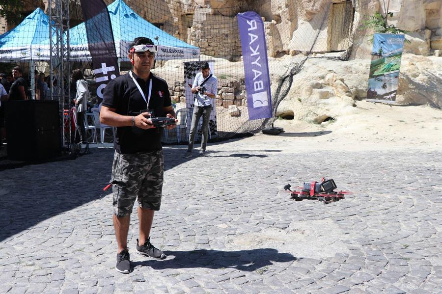 В турецкой Каппадокии стартовал чемпионат по дронам