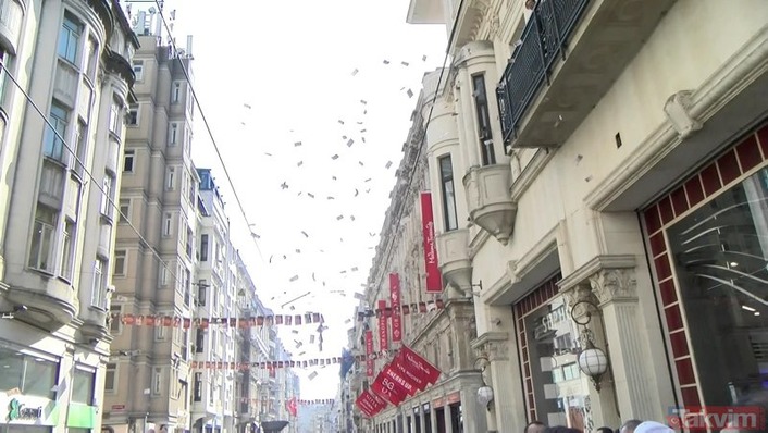 В Стамбуле бизнесмен разбросал деньги на улице (видео)
