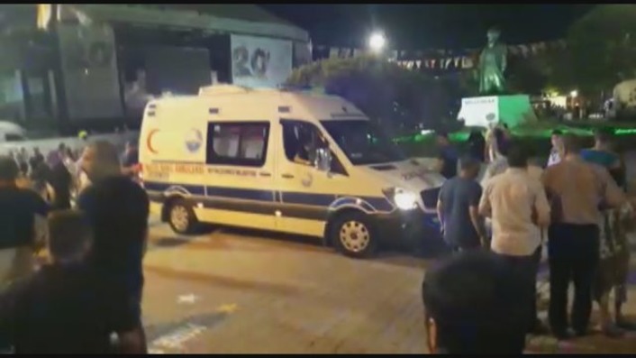 На закрытии фестиваля в Стамбуле пострадали 13 человек (видео)
