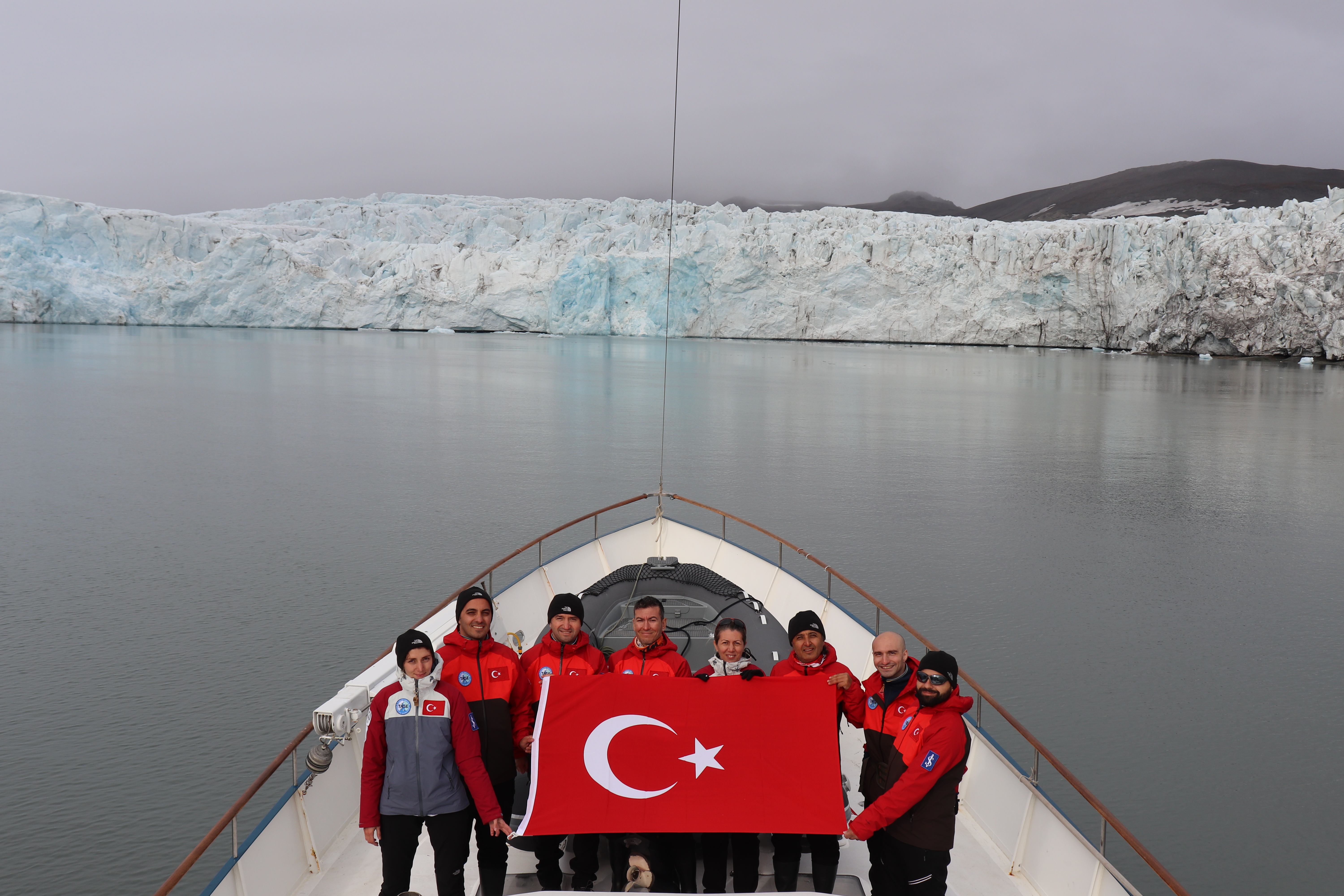 Турецкие ученые проводят исследования в Северном Ледовитом океане