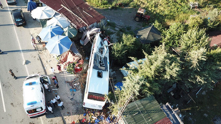 Автобус из аэропорта Стамбул попал в аварию