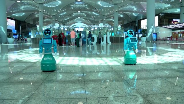 В Стамбульском аэропорту трудятся роботы-консультанты