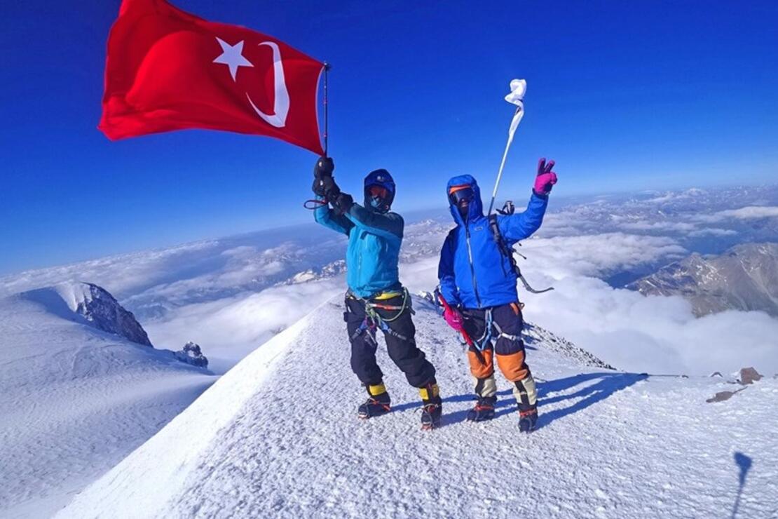 Турецкий альпинист покорил Эльбрус