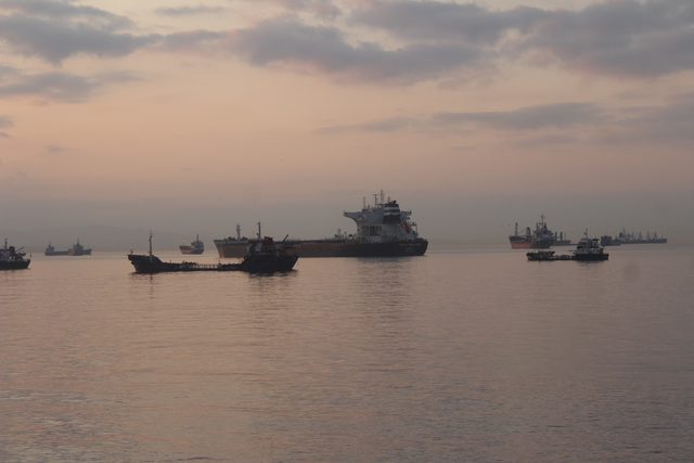 У побережья Стамбула столкнулись сухогруз и танкер