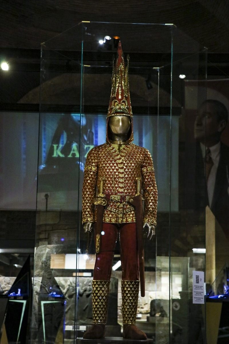 В музее Анкары выставлен казахский "Человек в золотой броне" 