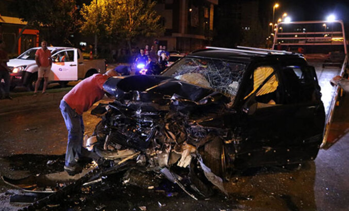 2 человека погибли в дорожной аварии в Анталье