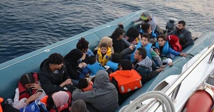 378 мигрантов на резиновых лодках задержаны в Измире