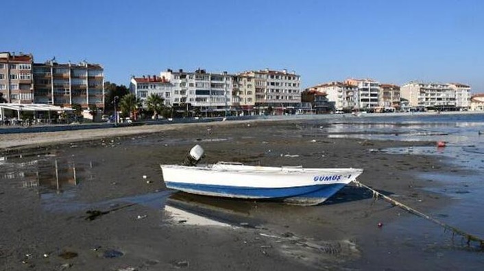 Турецкое Мраморное море отступило от берега на 25 метров
