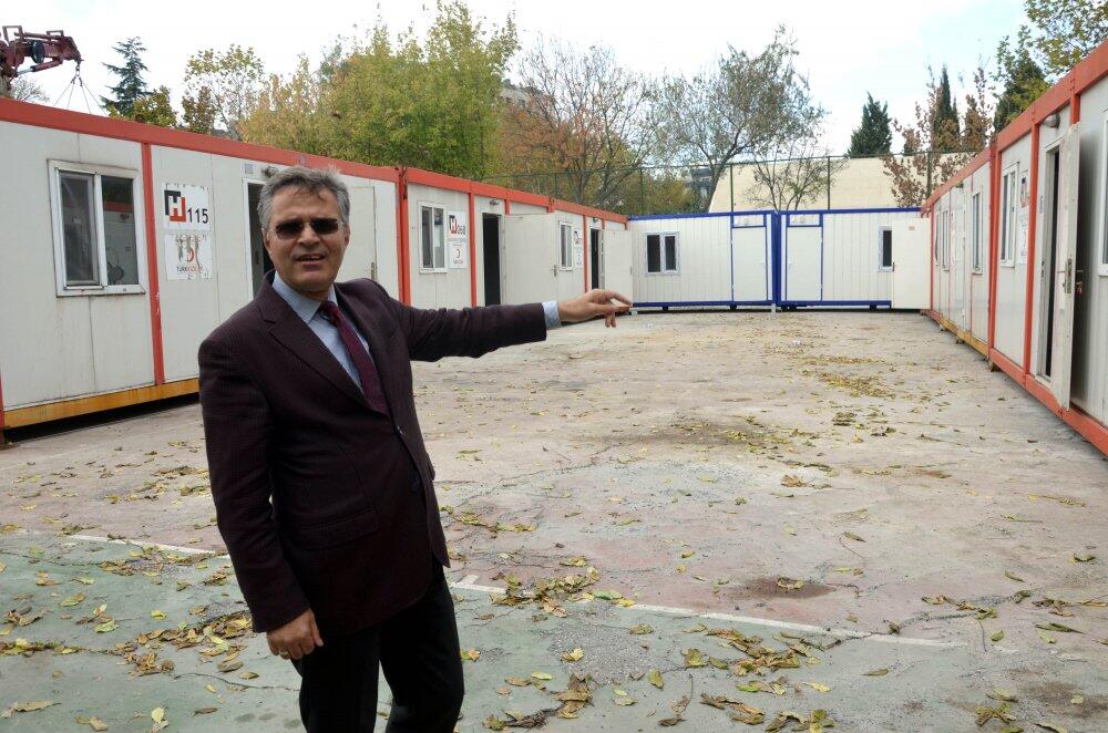 Крупнейшая ветклиника Турции переехала в строительные вагончики