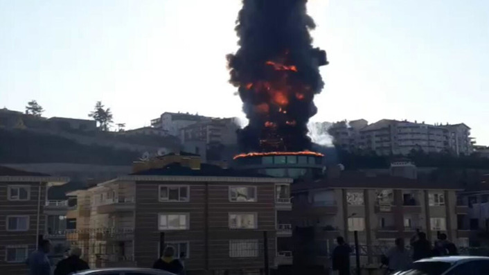 В планетарии Анкары произошел разрушительный пожар (видео)